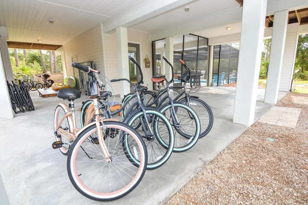 Is It! 6 Rooms! Bay Views, Pool, Games, Bikes & More, Sleeps 17! Holiday home St. George Island