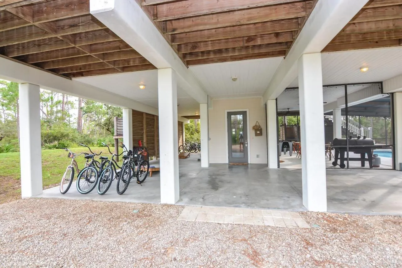 Holiday home Is It! 6 Rooms! Bay Views, Pool, Games, Bikes & More, Sleeps 17!