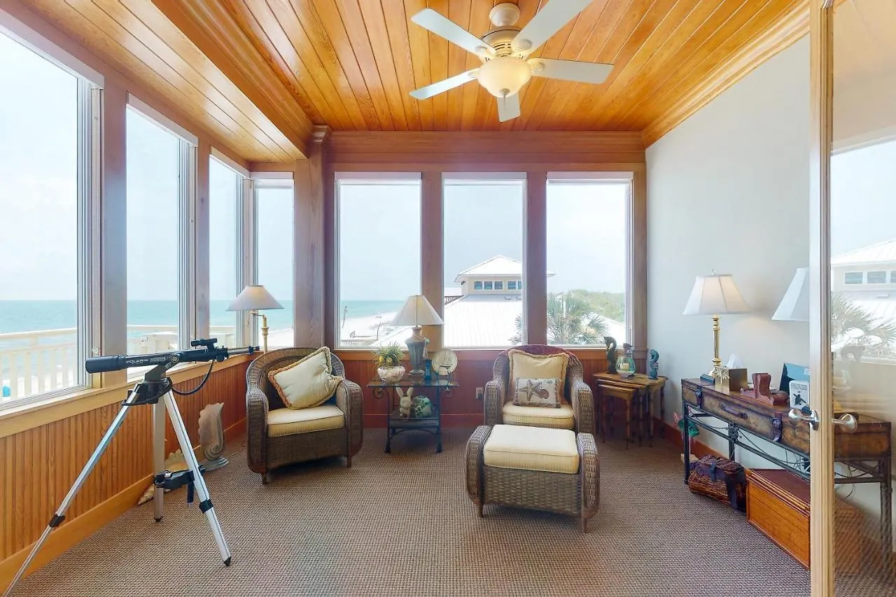Shore Beats Work Holiday home *