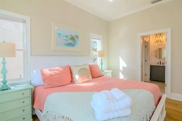 Pet Friendly- St George Island Sleeps 13- Pool