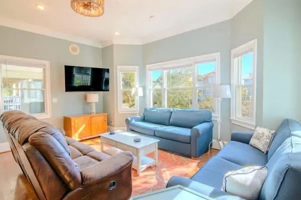 Pet Friendly- St George Island Sleeps 13- Pool Holiday home