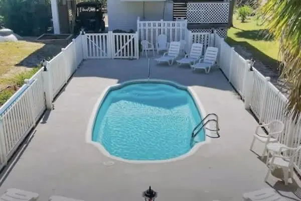 Pet Friendly- St George Island Sleeps 13- Pool Holiday home