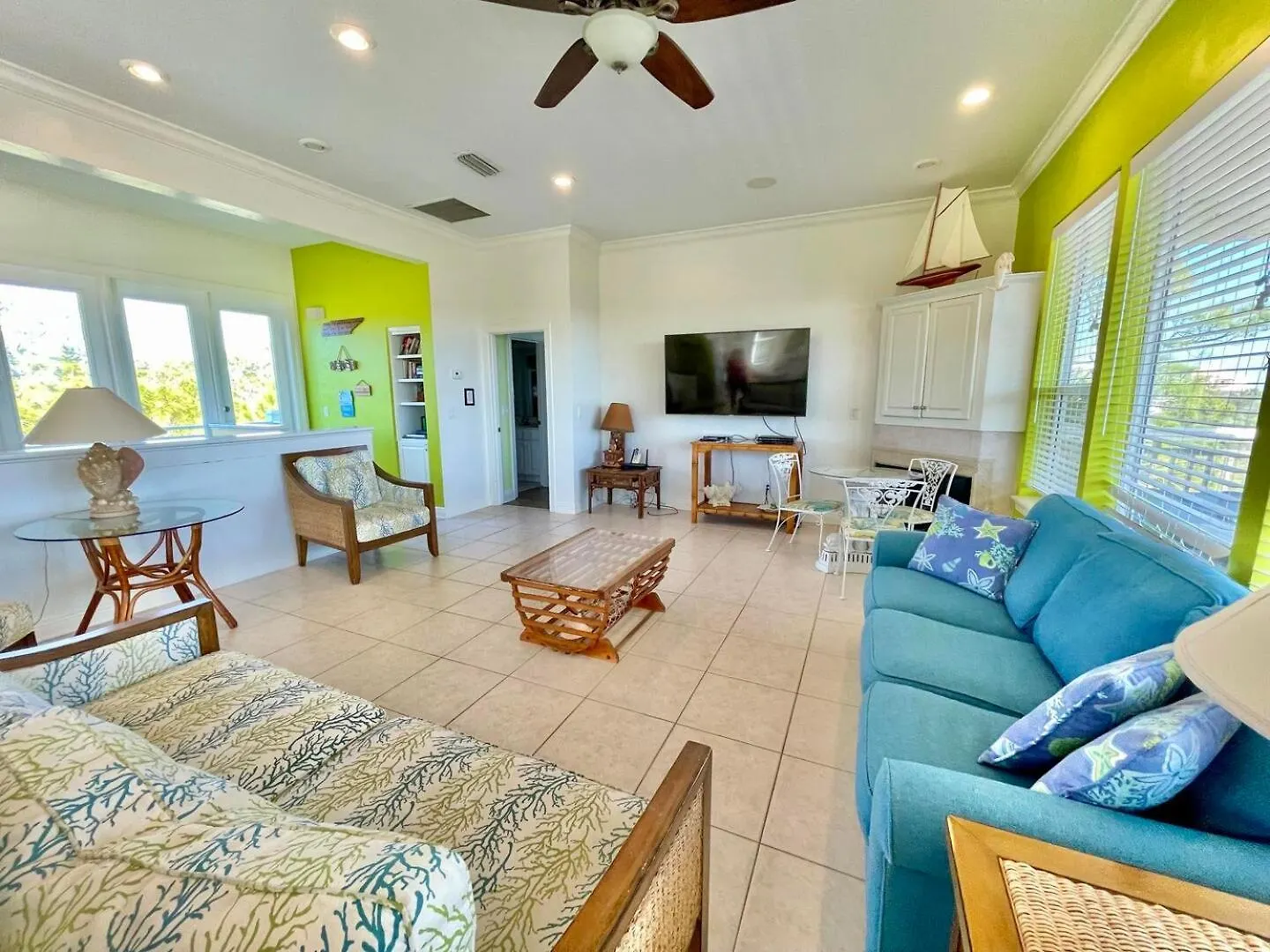 Holiday home Bikinis & Martinis-private Pool, Pet Friendly-sgi-plantation *