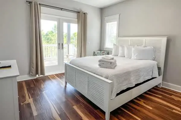 Pelican Point- New Construction- Sleeps 11- Pool Holiday home