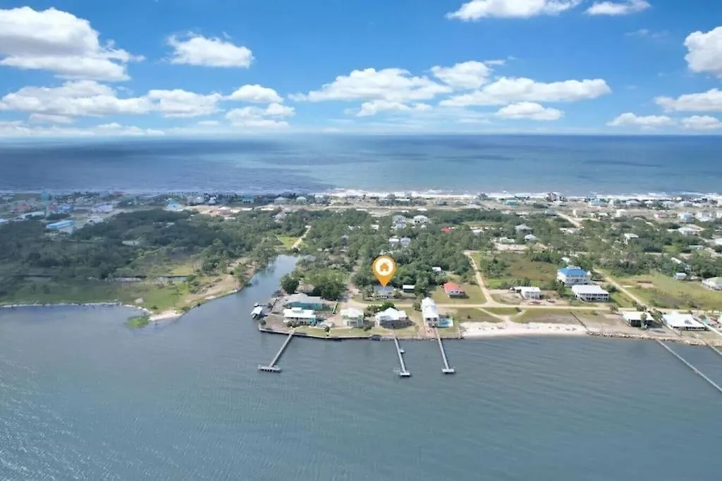 The Salty Snapper - 2 Story Home, Bay Views, Prime Location, Sleeps 8!