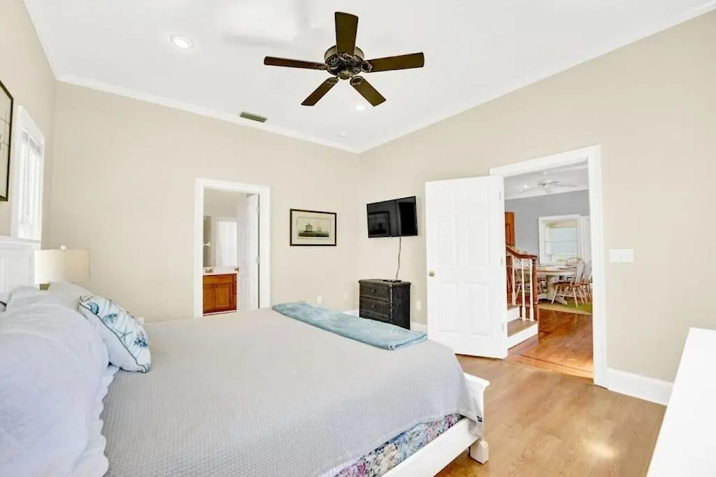 Casablanca - Beach With Heated Pool, Bikes And More, Sleeps 13!