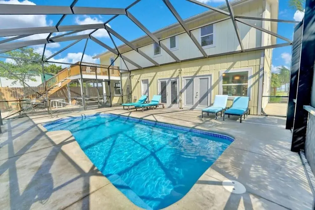 度假居 The Salty Snapper - 2 Story Home, Bay Views, Prime Location, Sleeps 8!