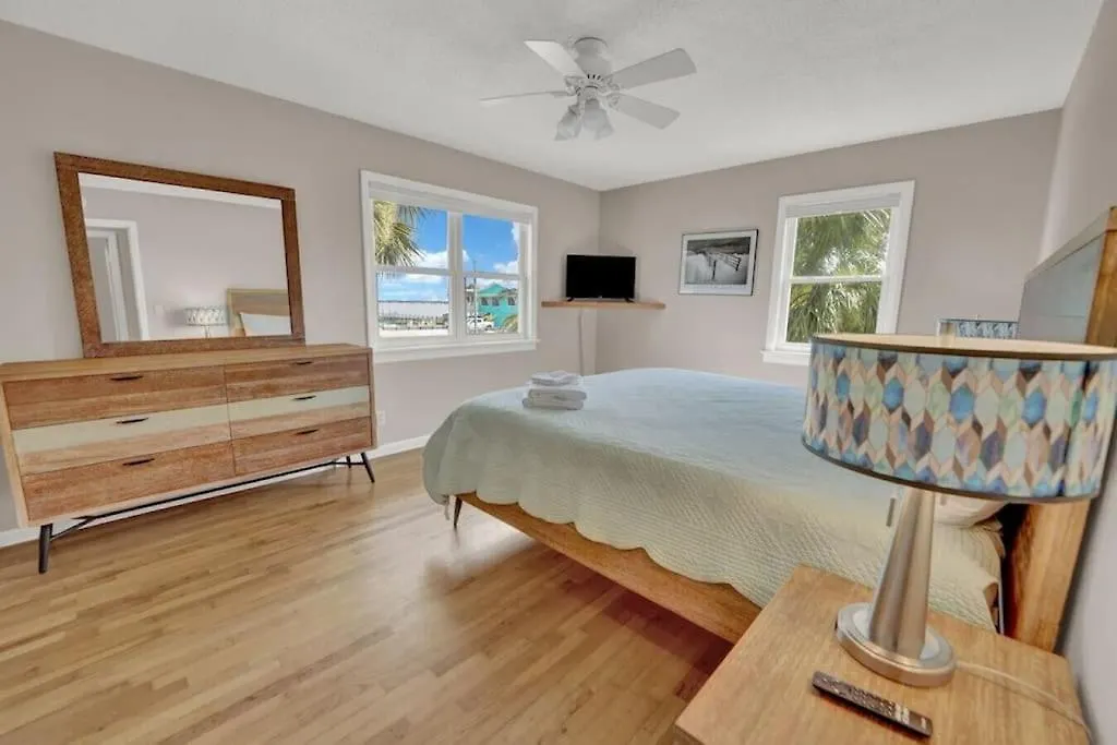 The Salty Snapper - 2 Story Home, Bay Views, Prime Location, Sleeps 8! 度假居
