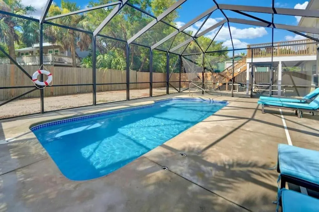 The Salty Snapper - 2 Story Home, Bay Views, Prime Location, Sleeps 8! 度假居