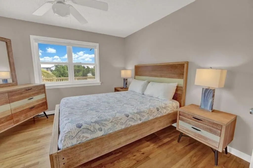 The Salty Snapper - 2 Story Home, Bay Views, Prime Location, Sleeps 8! 度假居 圣乔治岛