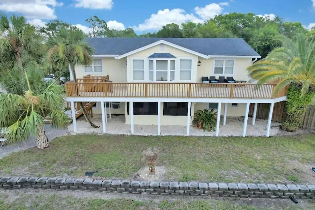 The Salty Snapper - 2 Story Home, Bay Views, Prime Location, Sleeps 8! 度假居