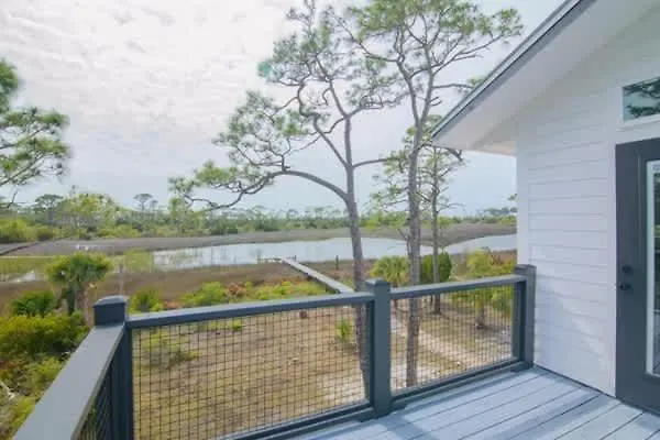 Canal- Bay Front Family 5-bedroom Sleeps 18 Pool Coming Soon Boat Dock 度假居